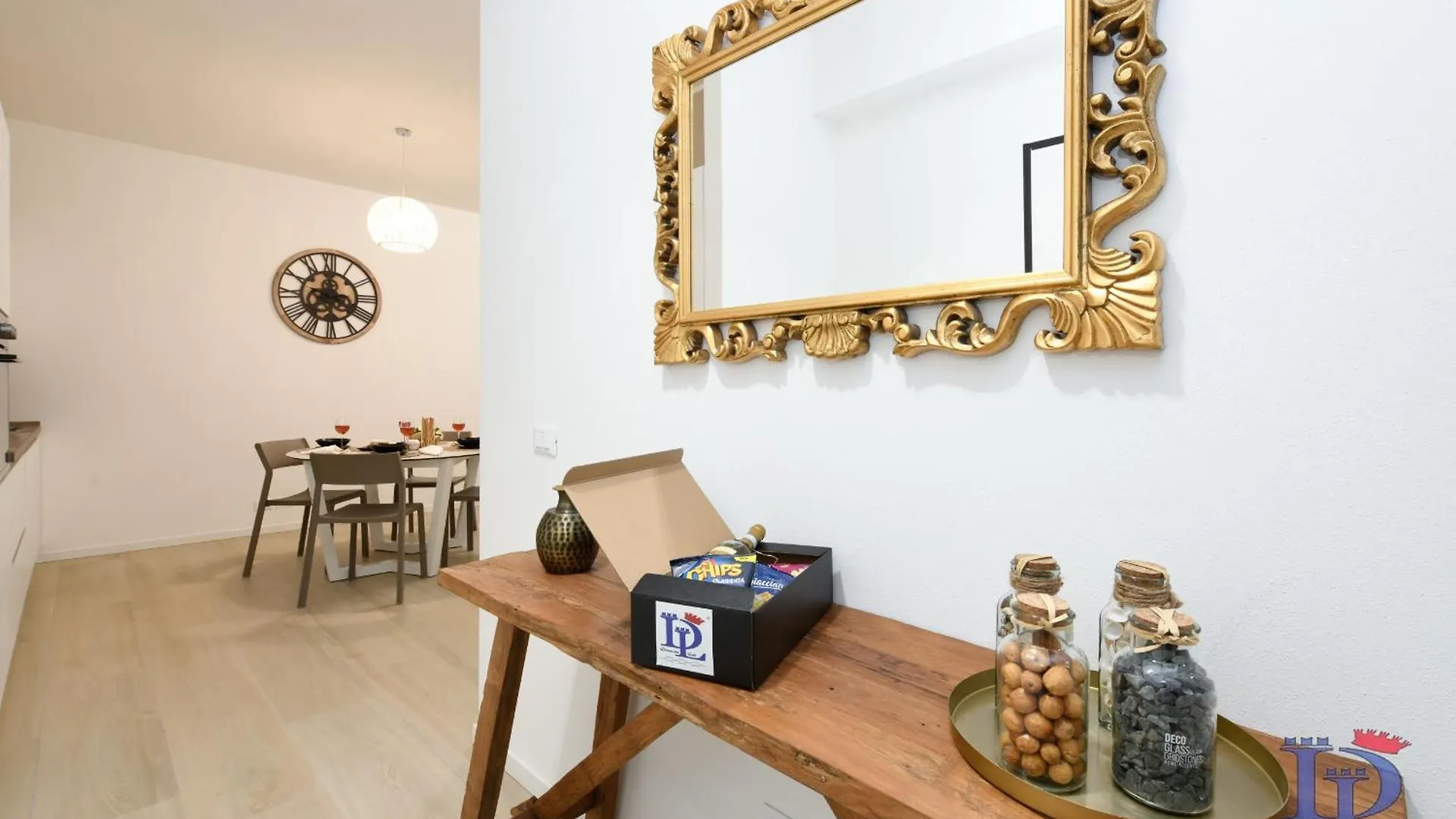 Desenzanoloft Official Partner Marriott Homes & Villas - Elegance Apartment デセンツァーノ・デル・ガルダ 0*,  イタリア